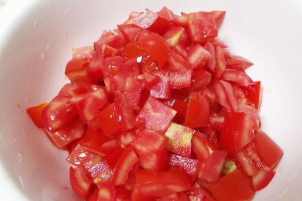 西红柿炖豆腐，每一口绵软多汁第二步